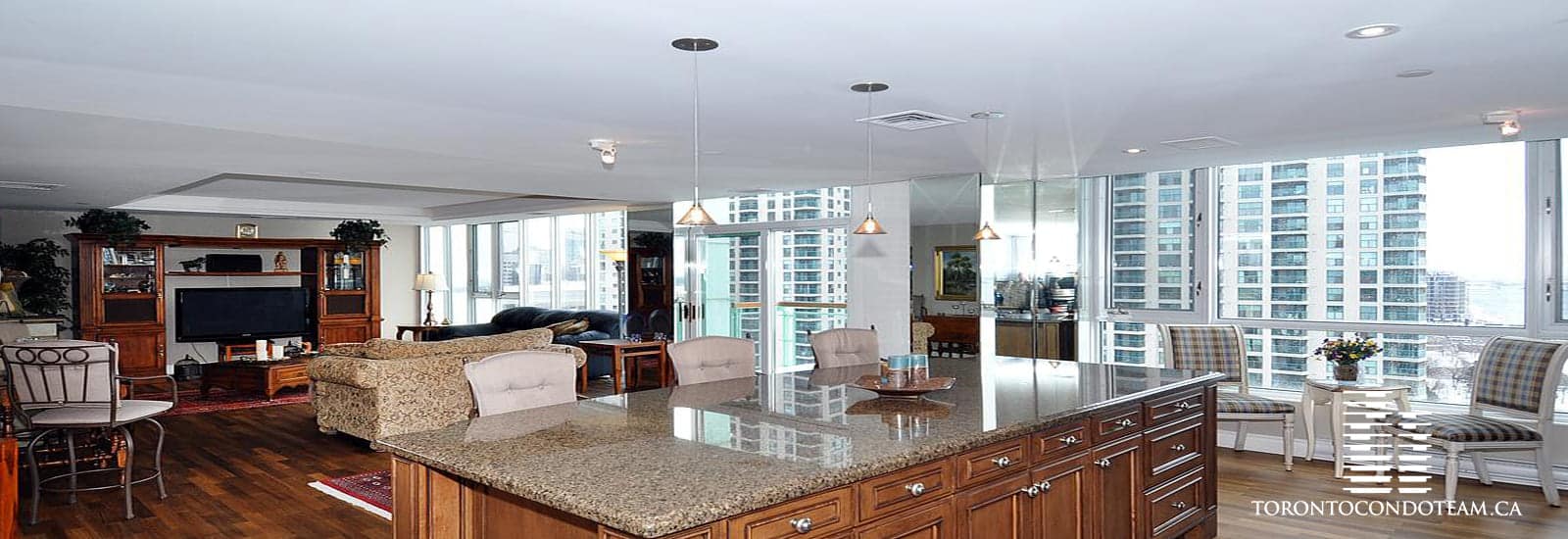 211 QUEENS QUAY WEST gallery 2