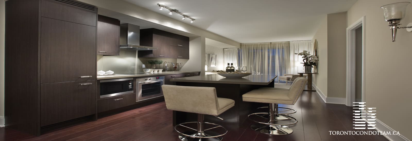 560 FRONT ST WEST CONDOS gallery 2