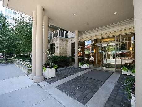 123 Eglinton Ave E, Toronto, M4P 1J2