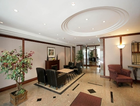 90 Manitoba St, Etobicoke, M8Y 4G7