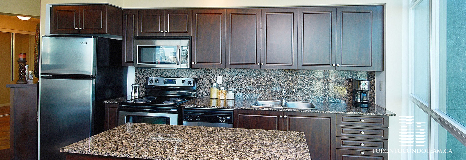 215 FORT YORK BOULEVARD