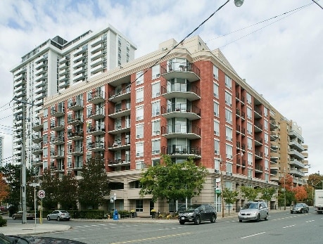 300 Balliol St, Toronto, M4S 3G6