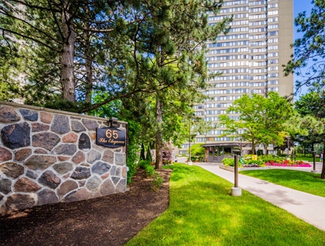 65 SKYMARK DR