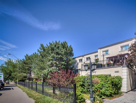 5877-5879 BATHURST ST