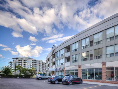 897 SHEPPARD AVE W