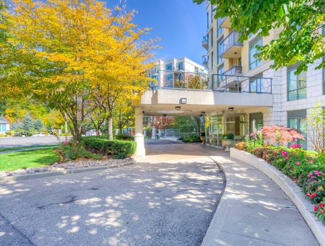 11 WILLIAM CARSON CRES