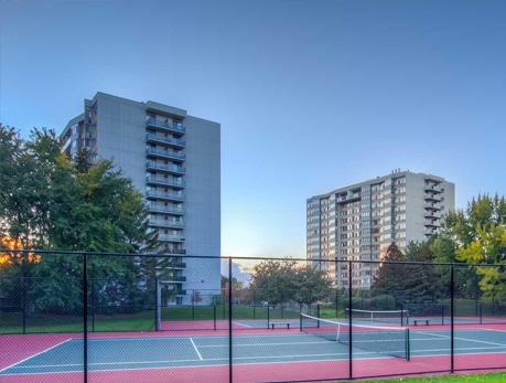 1131 STEELES AVE W