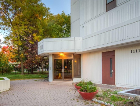 1111 STEELES AVE W