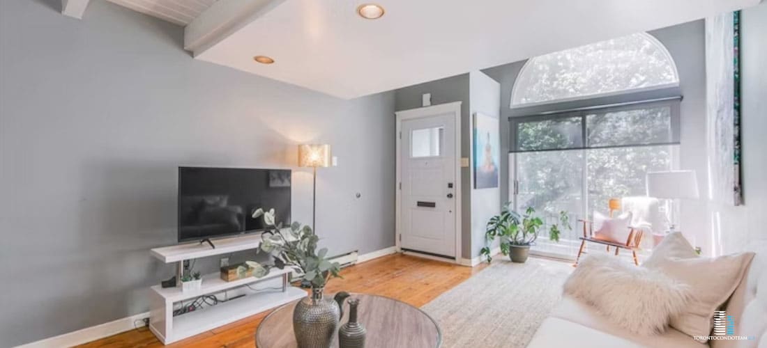 32 CURZON ST CONDOS