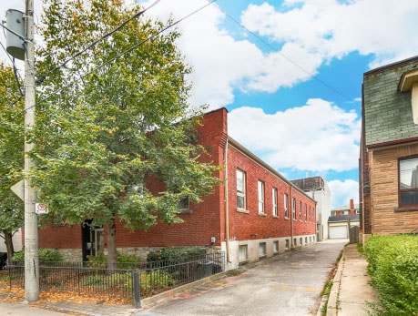8 BARTLETT AVE