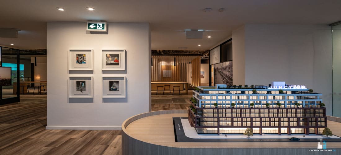 2720 DUNDAS ST WEST CONDOS