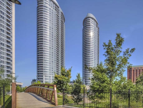 135 VILLAGE GREEN SQ