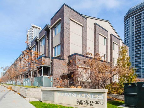 290 VILLAGE GREEN SQ