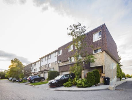 15 Huntingwood Dr 15 HUNTINGWOOD DR