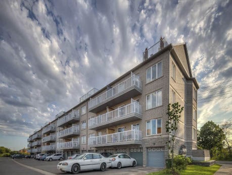 647 WARDEN AVE