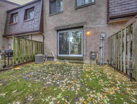 10 LIVONIA PL
