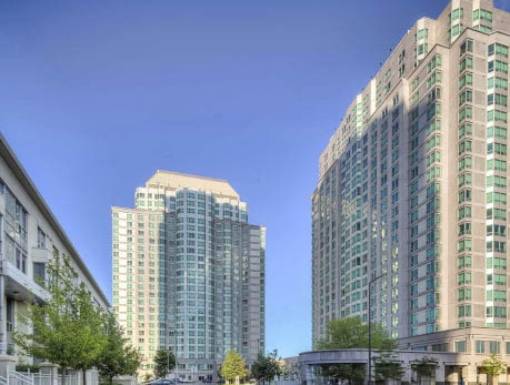 1 LEE CENTRE DR