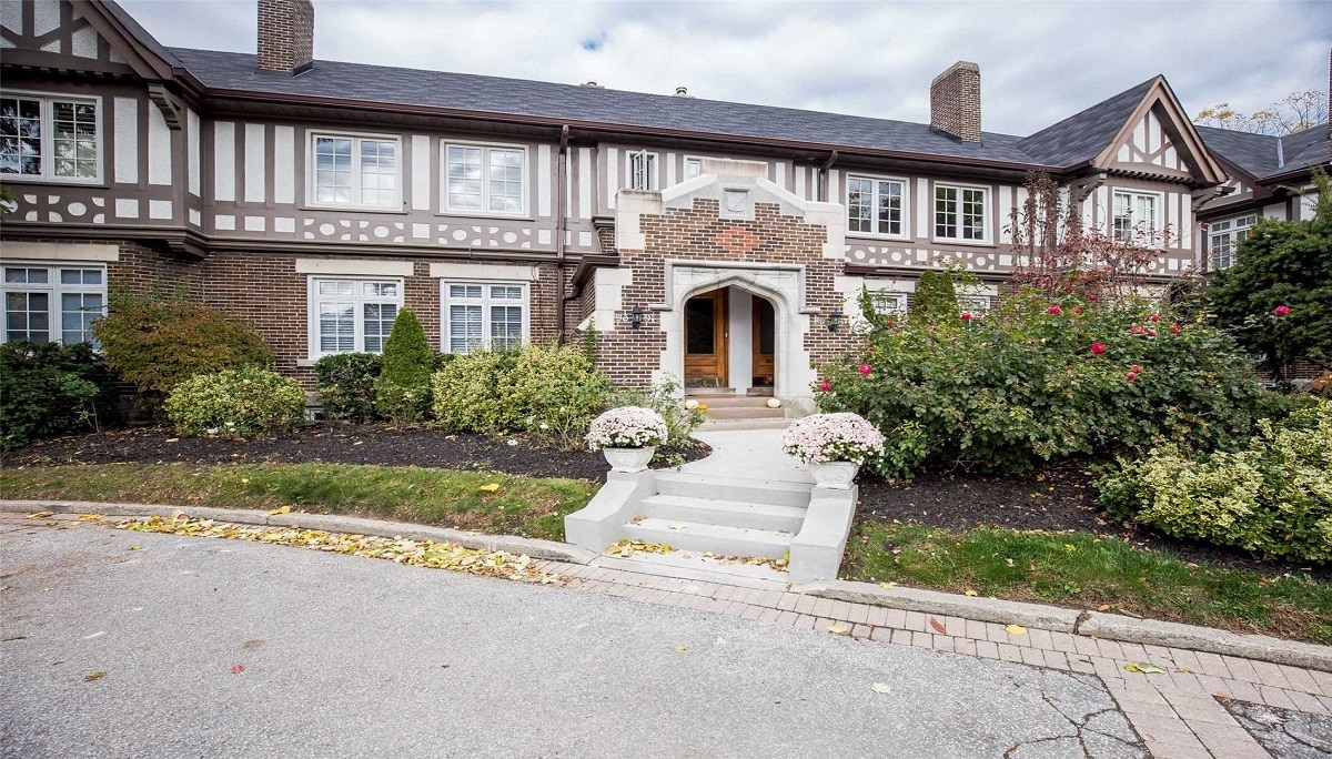 67-93B DOUGLAS CRES CONDOS