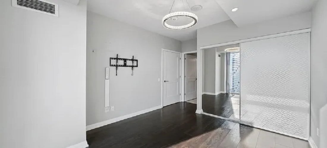 7895 JANE ST & 1010-1060 PORTAGE PKWY CONDOS