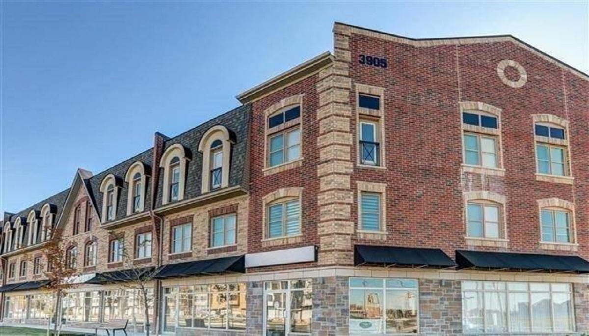 3905 MAJOR MACKENZIE DRIVE CONDOS