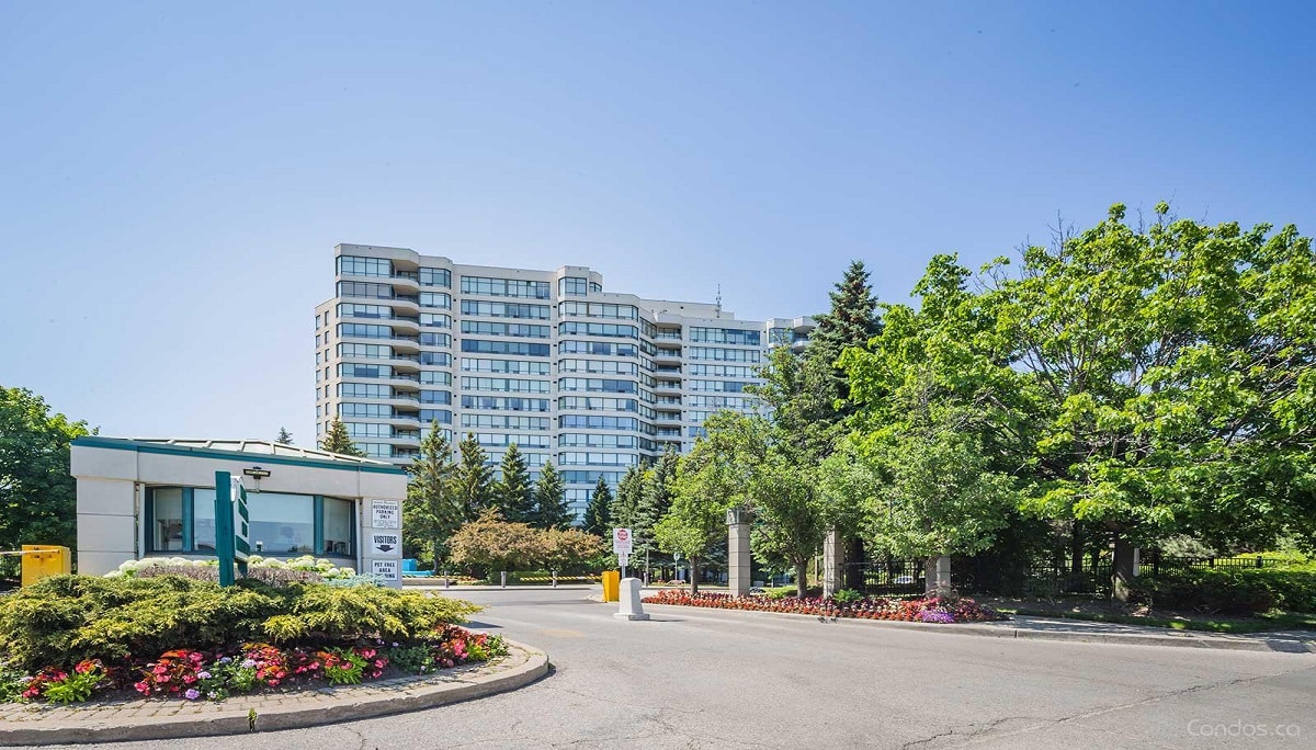 120 PROMENADE CIRCLE CONDOS