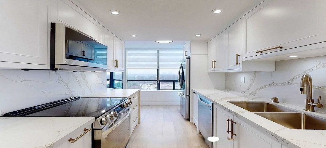 7440 BATHURST ST CONDOS