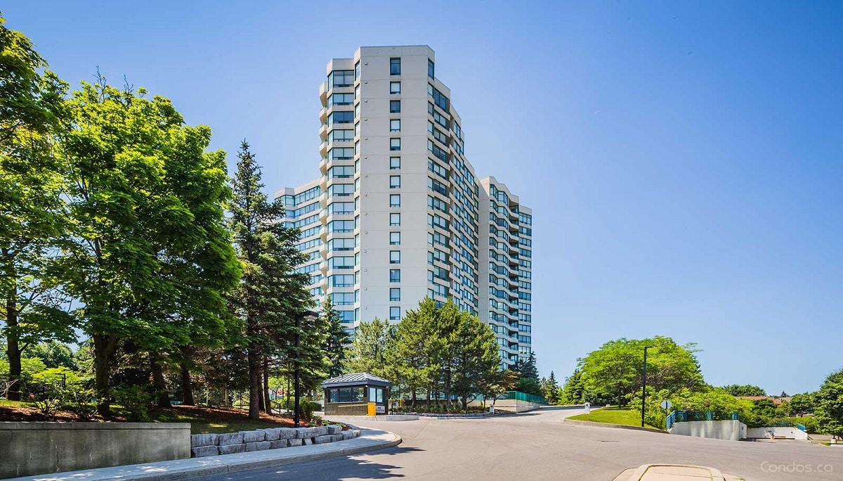 12 WOODSTREAM BLVD CONDOS