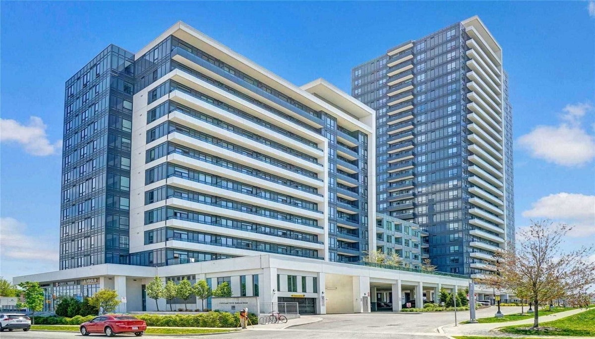 7890 & 7900 BATHURST ST CONDOS