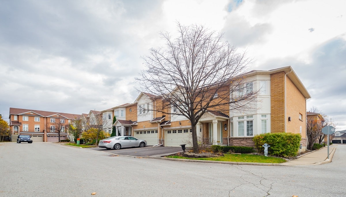 603 CLARK AVE WEST CONDOS