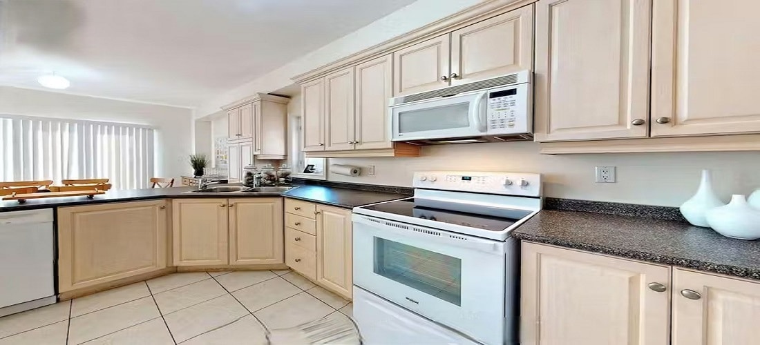 603 CLARK AVE WEST CONDOS