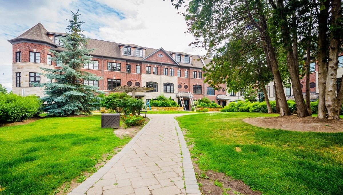 1-129 POWSELAND CRES CONDOS