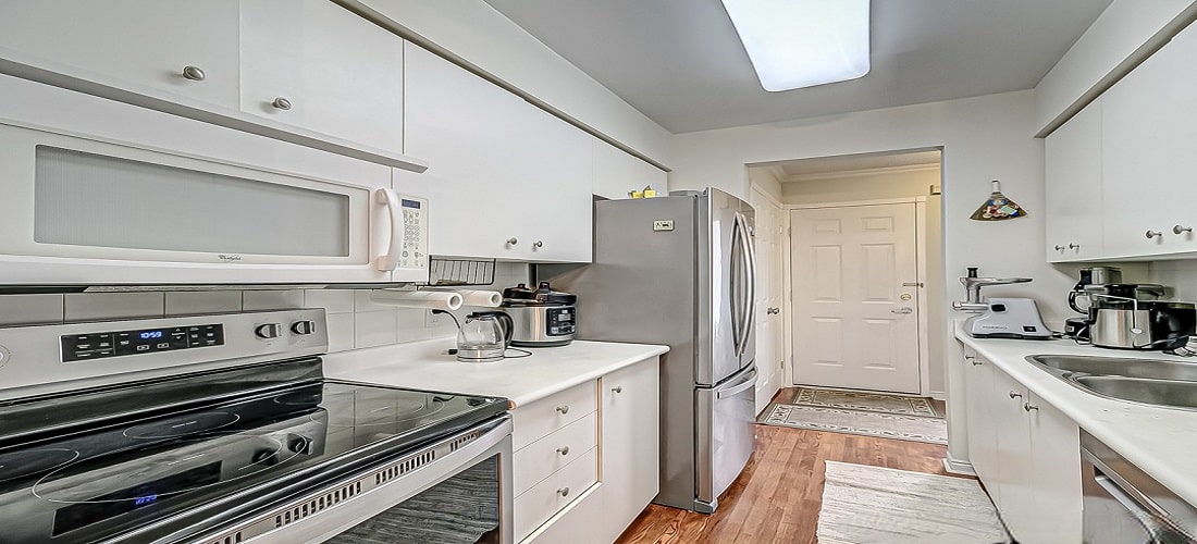 900 STEELES AVE WEST CONDOS
