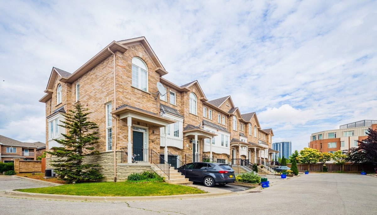 165 FIELDSTONE DRIVE CONDOS