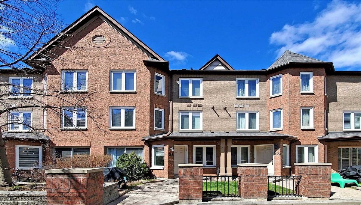 735 NEW WESTMINSTER DRIVE TOWNHOUSES