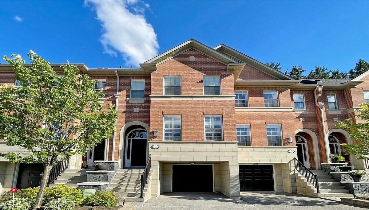 8038 YONGE ST CONDOS