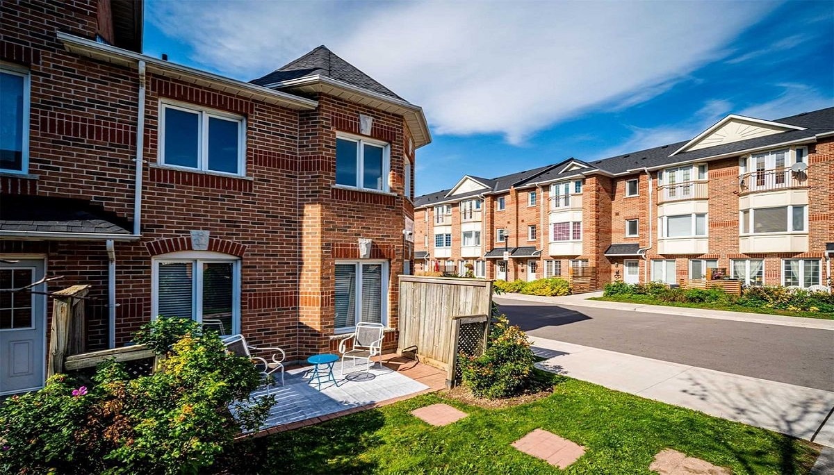 151 TOWNSGATE DRIVE TOWNHOUSES