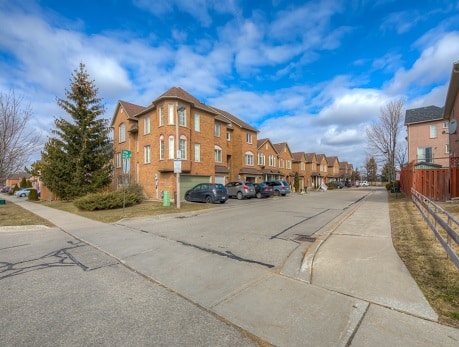 2-92 TANIA CRESCENT