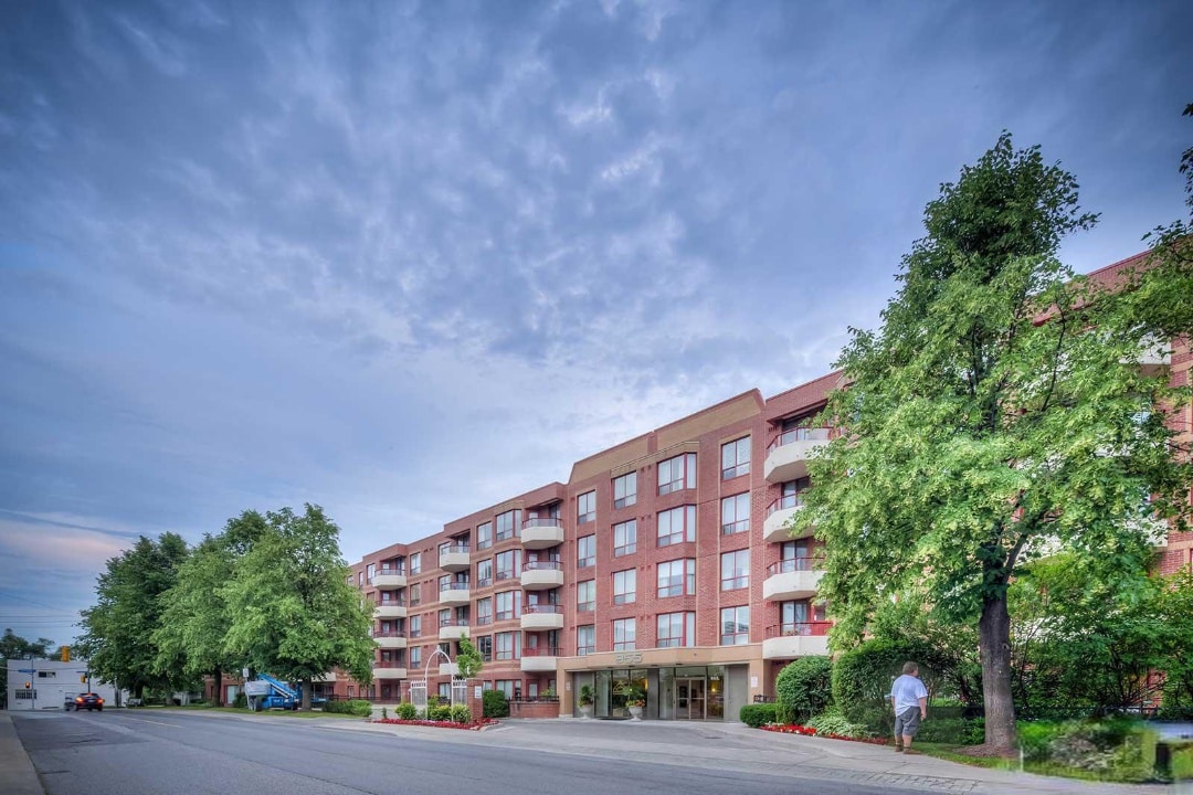 955 MILLWOOD RD CONDOS