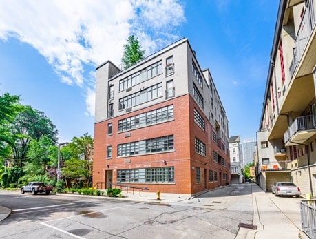 10 WELLESLEY PLACE