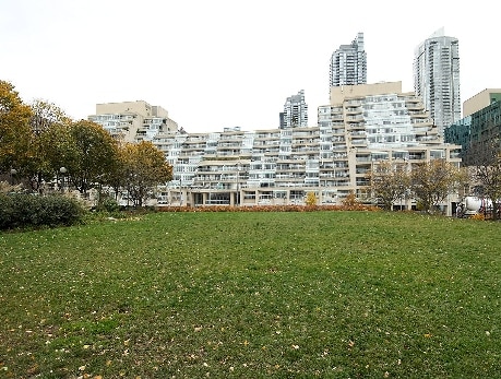 460 QUEENS QUAY